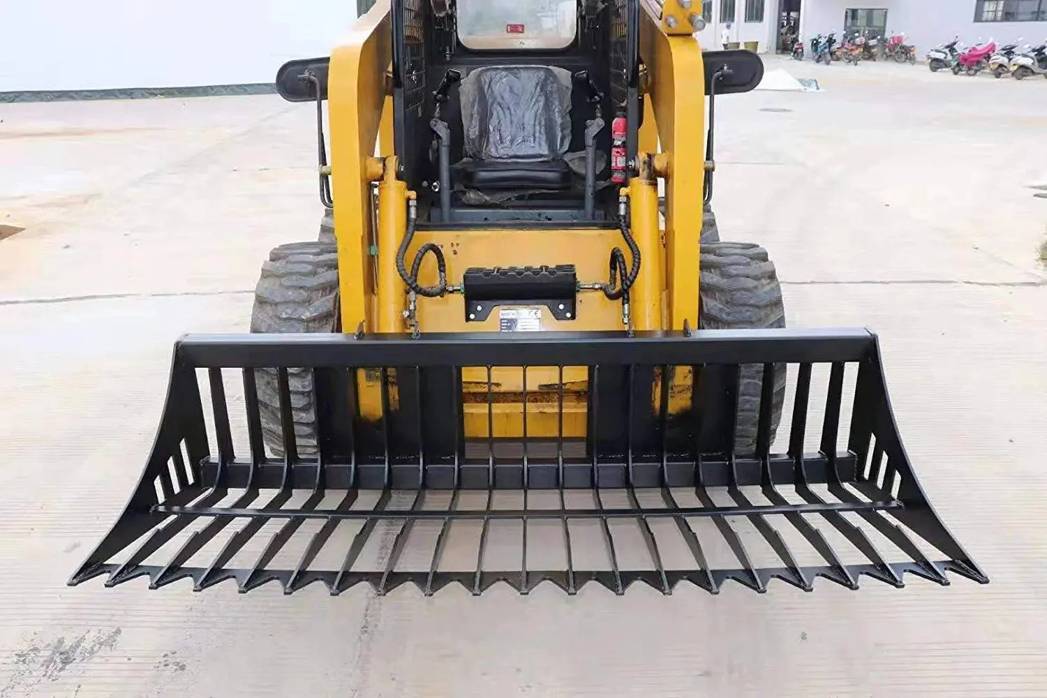 2.0 m Skid Steer Rock Skeleton Bucket Attachment, 100mm (4") Tine Spacing, Universal Mount, TMG-SB78 - Image 3