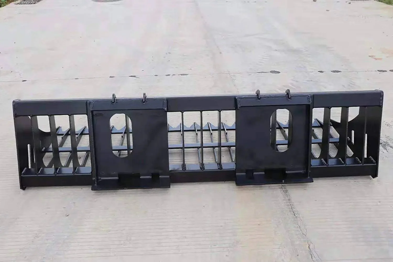 2.0 m Skid Steer Rock Skeleton Bucket Attachment, 100mm (4") Tine Spacing, Universal Mount, TMG-SB78 - Image 6