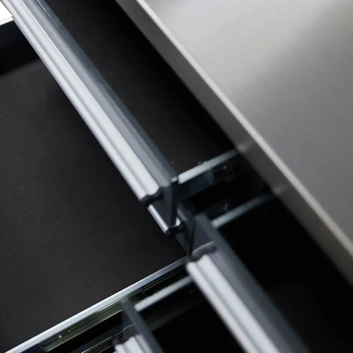 TMG Heavy Series™ 2.8m Workbench with Stainless Steel Benchtop and 30 Drawers, TMG-WB930 - Image 10