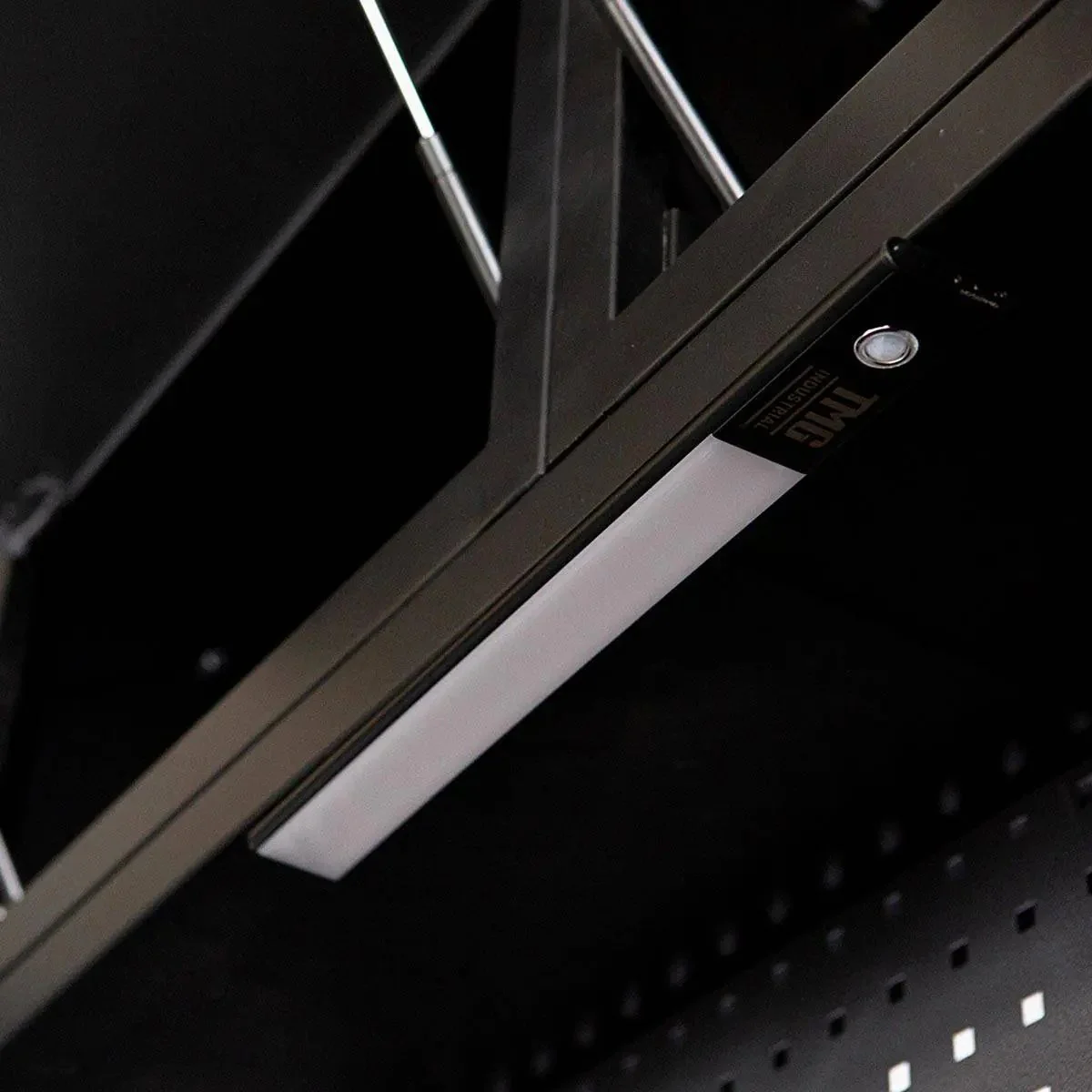 3.5m+2.6m L-Shaped Steel Garage Cabinet with Workbench, Pegboard and LED Lighting, TMG-WBM15 - Image 4