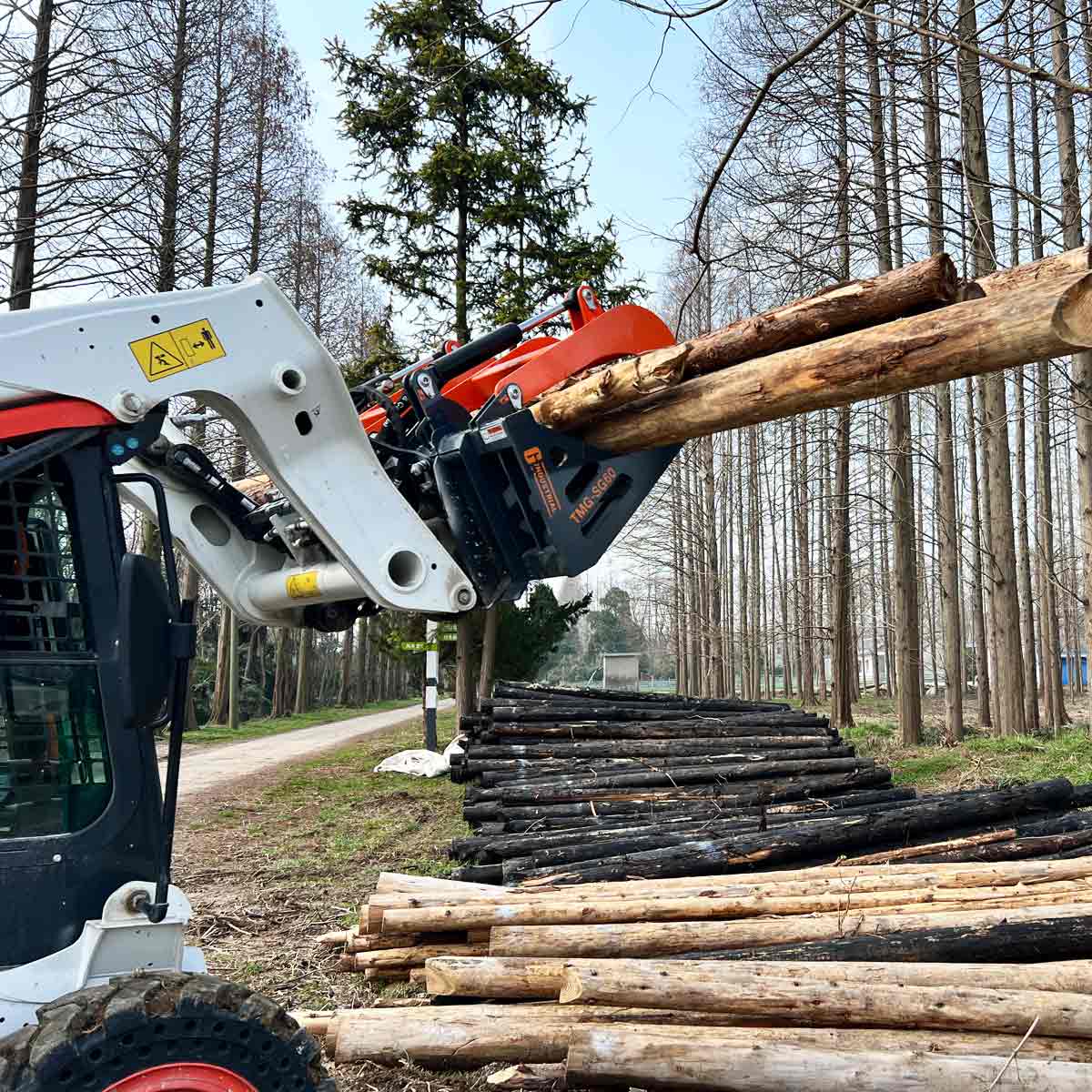 2130 mm (84") Skid Steer Skeleton Grapple Attachment, Universal Mount, TMG-SG85 - Image 4