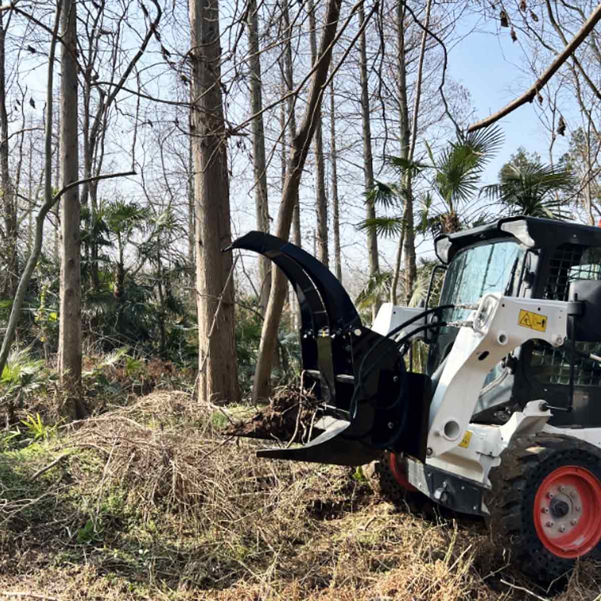 760 mm (30") Log Grapple Attachment for Skid Steers & Tractors, 1360 kg (3000 lb) Capacity, TMG-SLG30 - Image 6